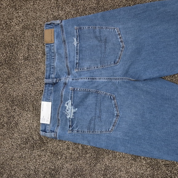NWT American Eagle Super High-Rise Destroyed Flare Jeans Size 12 Short - Picture 7 of 9